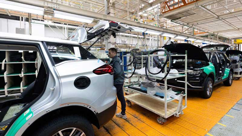 Producción automotriz en México recupera nivel prepandemia al subir más de 14% en 2023