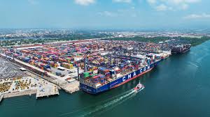 Puerto Lázaro Cárdenas crece 14% en contenedores gracias al impulso del sector automotriz