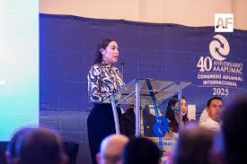 Viene más desarrollo y justicia para Manzanillo: Indira Vizcaíno