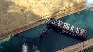 Incrementa en 15 por ciento las tarifas de peaje el Canal de Suez